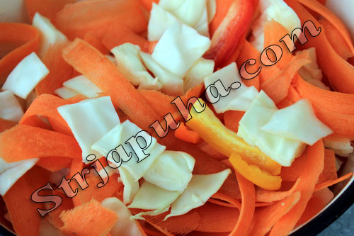 Капуста и морковь маринованные под гнетом