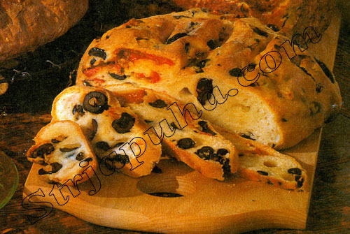 Плоский хлеб с маслинами