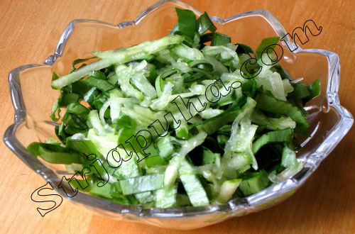 Салат из черемши со свежим огурцом