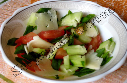 Салат овощной с пармезаном