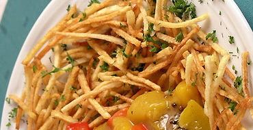 Картофель, запеченный с луком или грибами